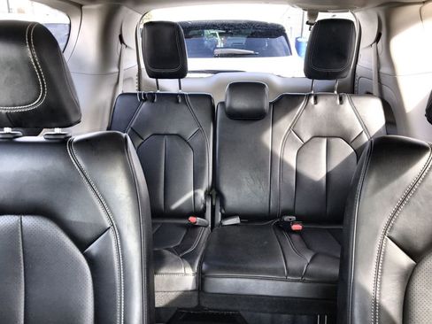 Used 2024 Chrysler Pacifica Touring-L FWD image 22