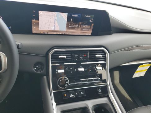 New 2025 Nissan Armada SL w/ Captain's Chari Seat Package image 8