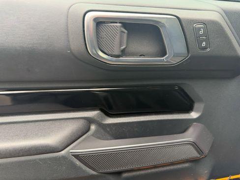 Used 2024 Ford Bronco Badlands image 11