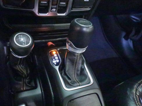 Used 2021 Jeep Gladiator Overland AWD/4WD image 19