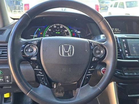 Used 2017 Honda Accord Touring image 14