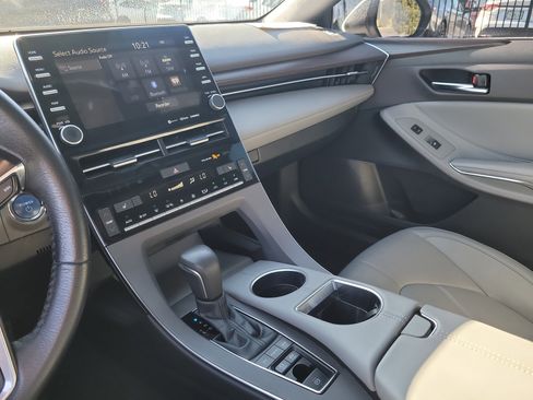 Used 2019 Toyota Avalon XLE image 22