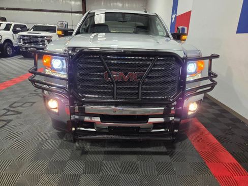 Used 2018 GMC Sierra 2500 SLT w/ Suspension Package, Off-Road AWD/4WD image 22