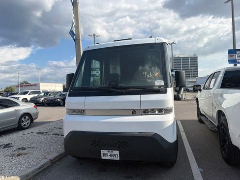 Used 2024 Chevrolet Brightdrop 400 w/ Commercial Equipment Package AWD/4WD image 2