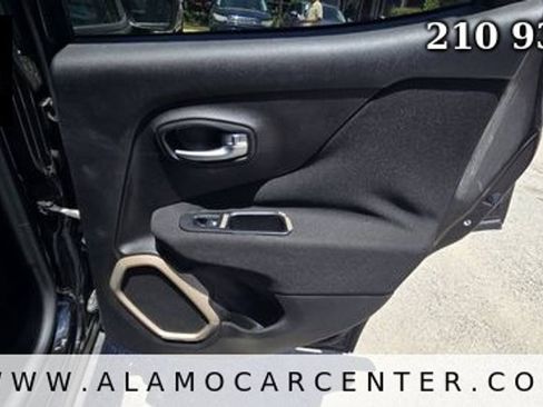 Used 2015 Jeep Renegade Latitude FWD image 23