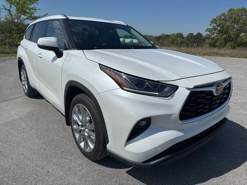 Used 2022 Toyota Highlander Limited image 12