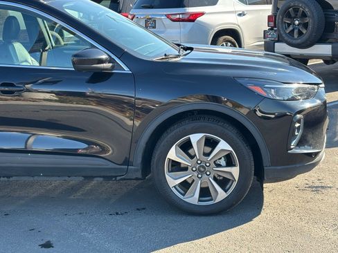 Used 2023 Ford Escape Platinum image 3