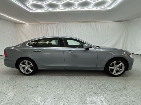 Used 2018 Volvo S90 T5 Momentum w/ Convenience Package image 2