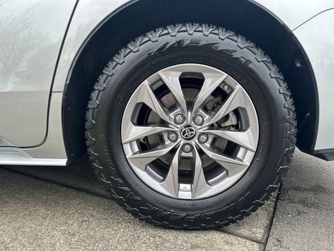 Used 2021 Toyota Sienna XLE image 29