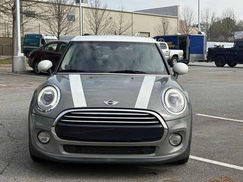 Used 2016 MINI Cooper 4-Door Hardtop image 2