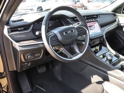 New 2025 Jeep Grand Cherokee Limited w/ Black Appearance Package