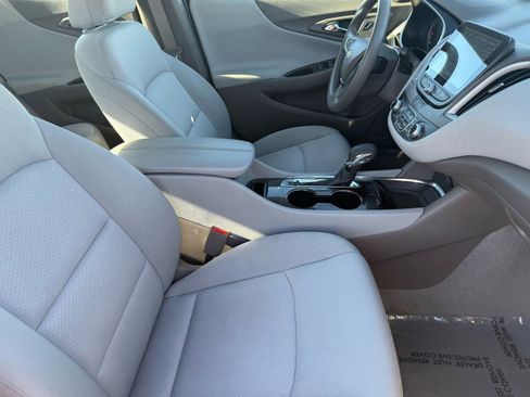 Used 2025 Chevrolet Malibu LT image 32