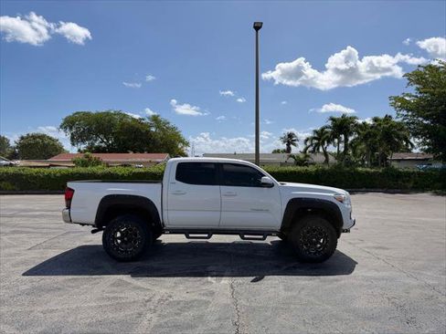 Used 2019 Toyota Tacoma SR5 RWD image 9