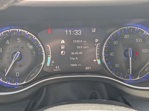 Used 2023 Chrysler Pacifica Touring-L FWD image 19
