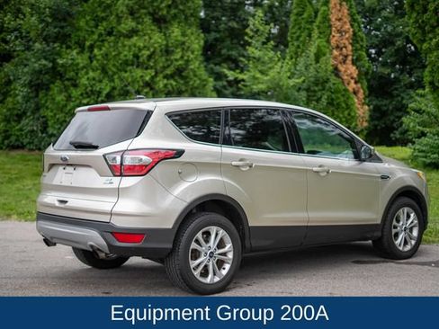Used 2017 Ford Escape SE w/ SE Cold Weather Package AWD/4WD image 5