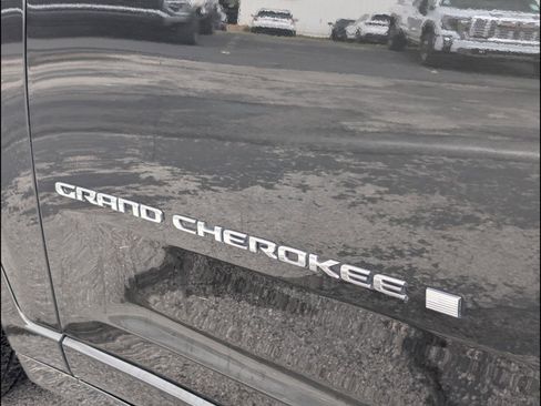 Used 2023 Jeep Grand Cherokee L Overland image 21