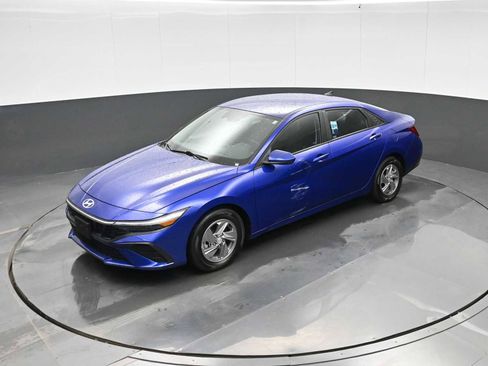 Used 2024 Hyundai Elantra SE FWD image 25