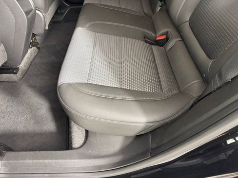 Used 2025 Chevrolet Trax LT FWD image 34