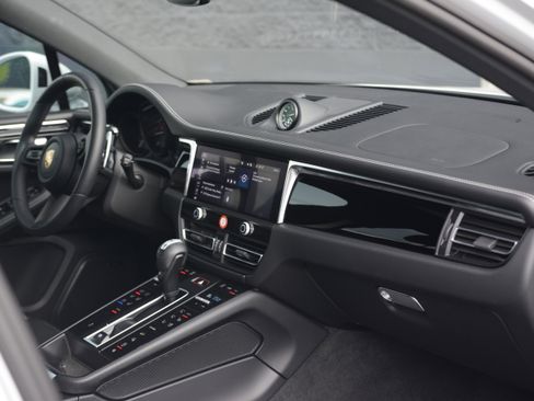 Certified 2026 Porsche Macan AWD/4WD image 28