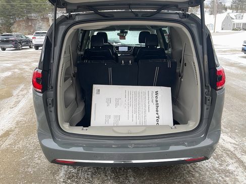 Certified 2022 Chrysler Pacifica Touring-L image 20