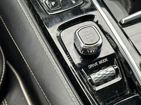 Used 2019 Volvo S60 T8 R-Design image 22