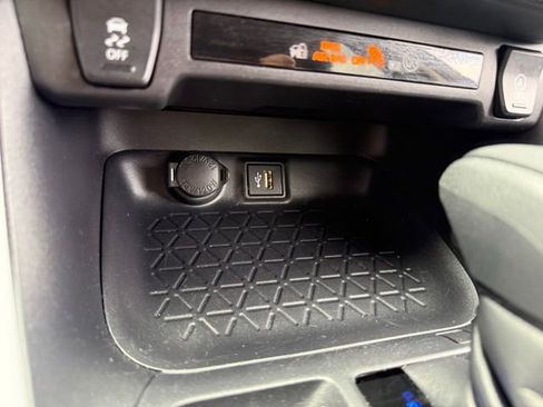 Used 2025 Toyota RAV4 XLE image 18