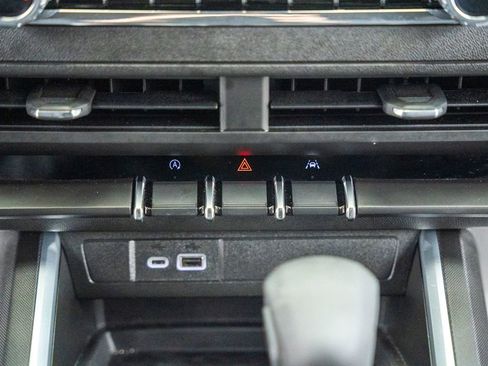 Used 2025 Chevrolet Colorado Trail Boss AWD/4WD image 25
