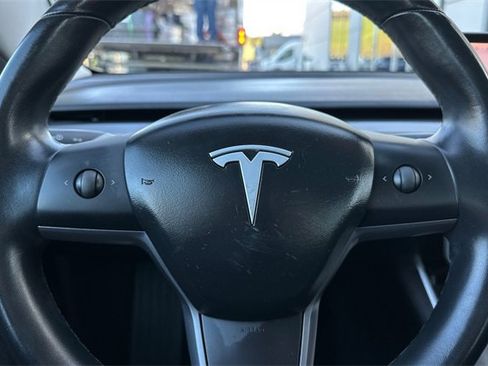 Used 2018 Tesla Model 3 Mid Range image 24