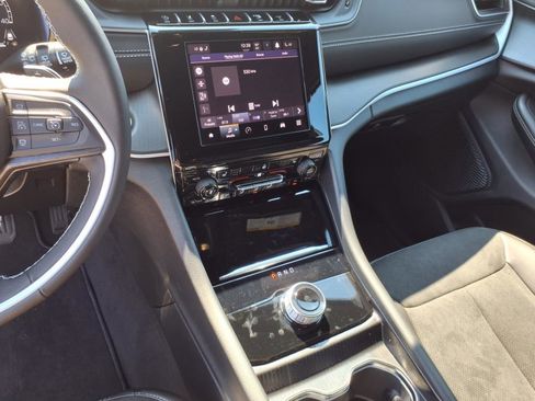 New 2025 Jeep Grand Cherokee L Altitude image 16