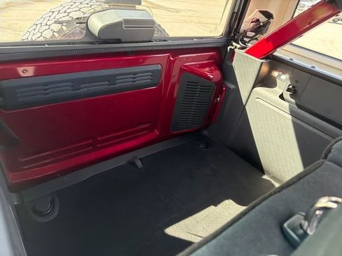 Used 2025 Ford Bronco Heritage Edition AWD/4WD image 38