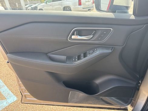 New 2026 Nissan Rogue Platinum AWD/4WD image 13