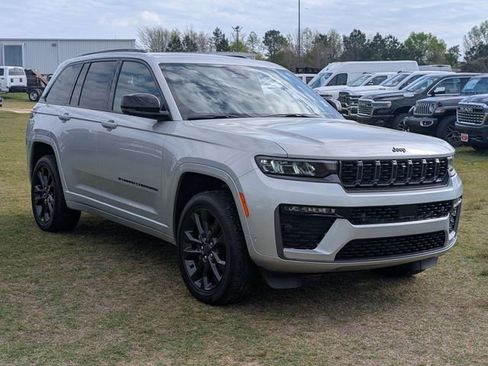 New 2026 Jeep Grand Cherokee Limited AWD/4WD image 2