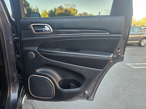 Used 2017 Jeep Grand Cherokee Overland image 18