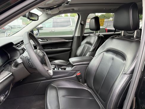Used 2023 Jeep Grand Cherokee L Limited AWD/4WD image 9