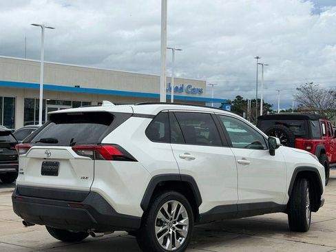 Used 2021 Toyota RAV4 XLE Premium FWD image 4