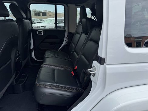 Used 2023 Jeep Wrangler Unlimited Sahara image 9