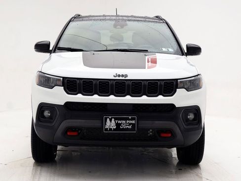 Used 2025 Jeep Compass Trailhawk AWD/4WD image 4