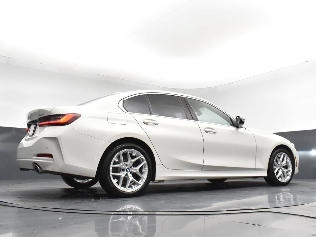 Used 2025 BMW 330i xDrive Sedan AWD/4WD image 25