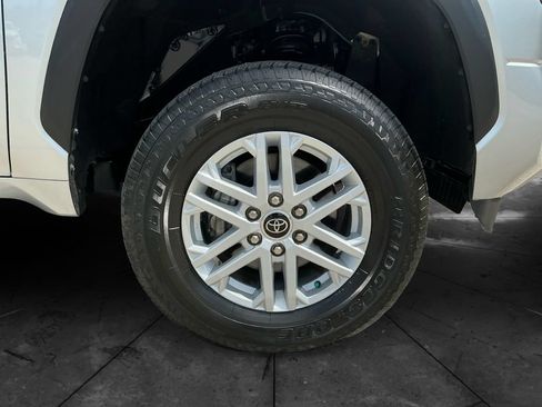 Used 2022 Toyota Tundra SR5 AWD/4WD image 15