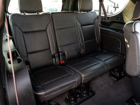 Used 2023 Chevrolet Suburban Premier image 40
