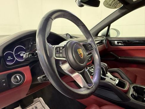 Used 2022 Porsche Cayenne image 17