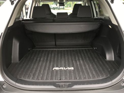 Used 2025 Toyota RAV4 XLE AWD/4WD image 30