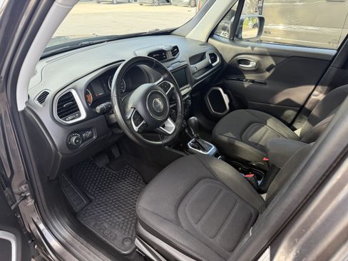 Used 2018 Jeep Renegade Latitude w/ Cold Weather Group AWD/4WD image 13