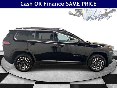 Used 2026 Jeep Cherokee Laredo AWD/4WD image 5