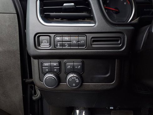 Used 2021 Chevrolet Suburban Z71 w/ Luxury Package image 14