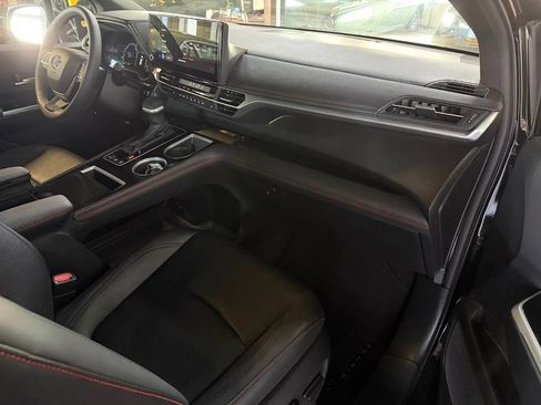 Used 2025 Toyota Sienna XSE AWD/4WD image 13