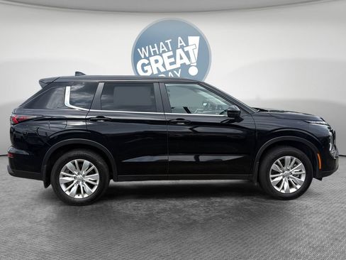 Used 2025 Mitsubishi Outlander ES AWD/4WD image 2