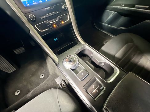 Used 2020 Ford Fusion SE image 26