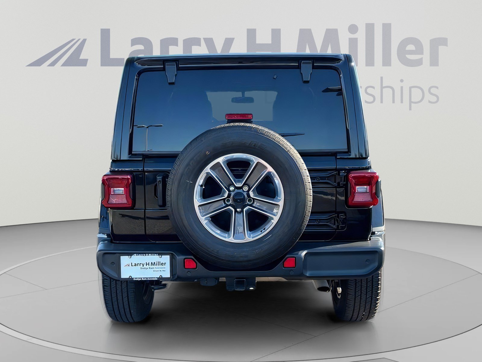 Used 2021 Jeep Wrangler Unlimited Sahara w/ Safety Group AWD/4WD image 5
