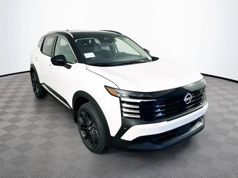New 2026 Nissan Kicks SR w/ SR Premium Package FWD image 3